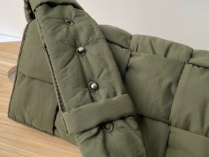 보테가베네타 패디드 테크 카세트백 628951-16