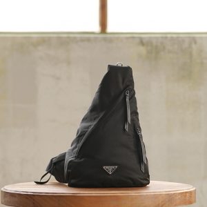 프라다 리나일론 체스트백 2VZ092
