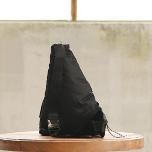프라다 리나일론 체스트백 2VZ092