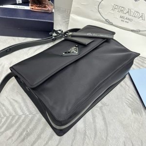 프라다 리나일론 미디엄 패드 숄더백 1BD255-2