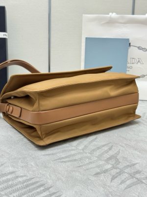 프라다 리나일론 미디엄 패드 숄더백 1BD255