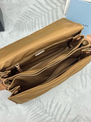 프라다 리나일론 미디엄 패드 숄더백 1BD255