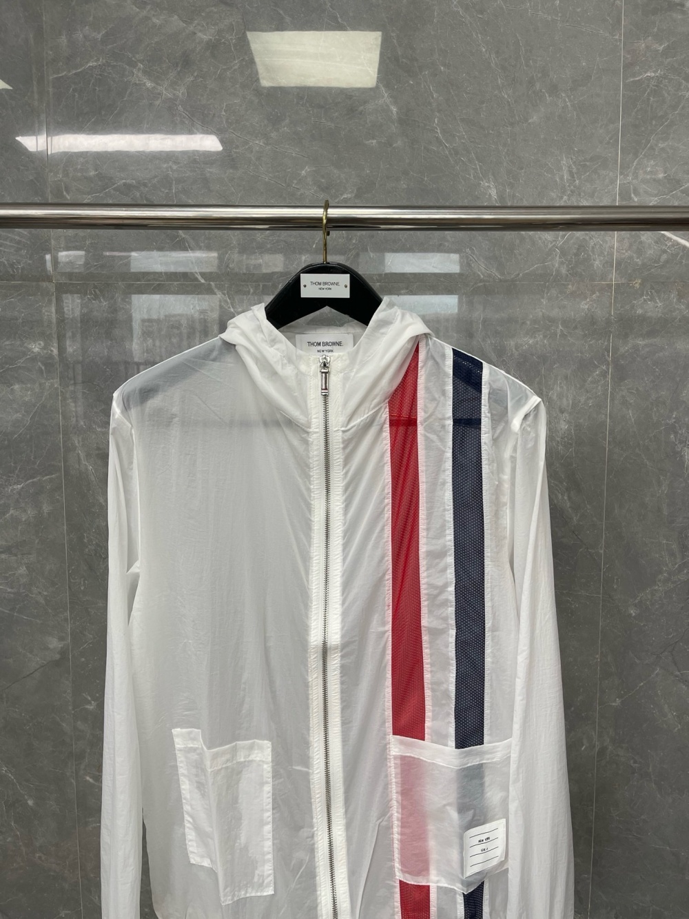 톰브라운 바람막이 25SS D10562