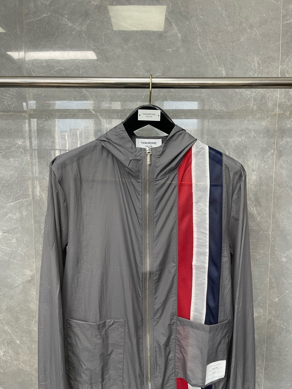 톰브라운 바람막이 25SS D10562