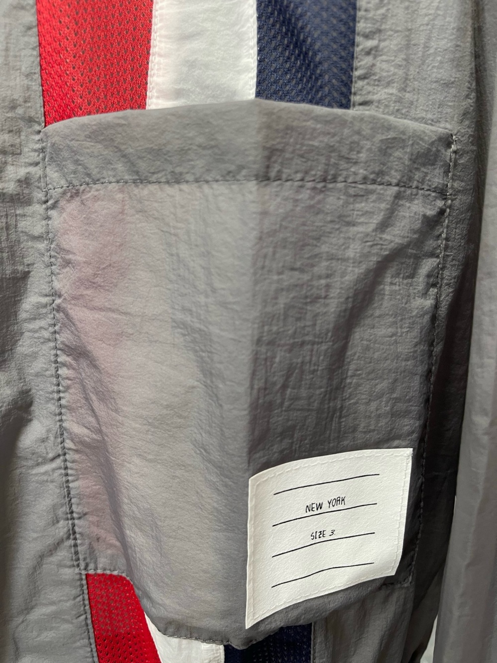 톰브라운 바람막이 25SS D10562