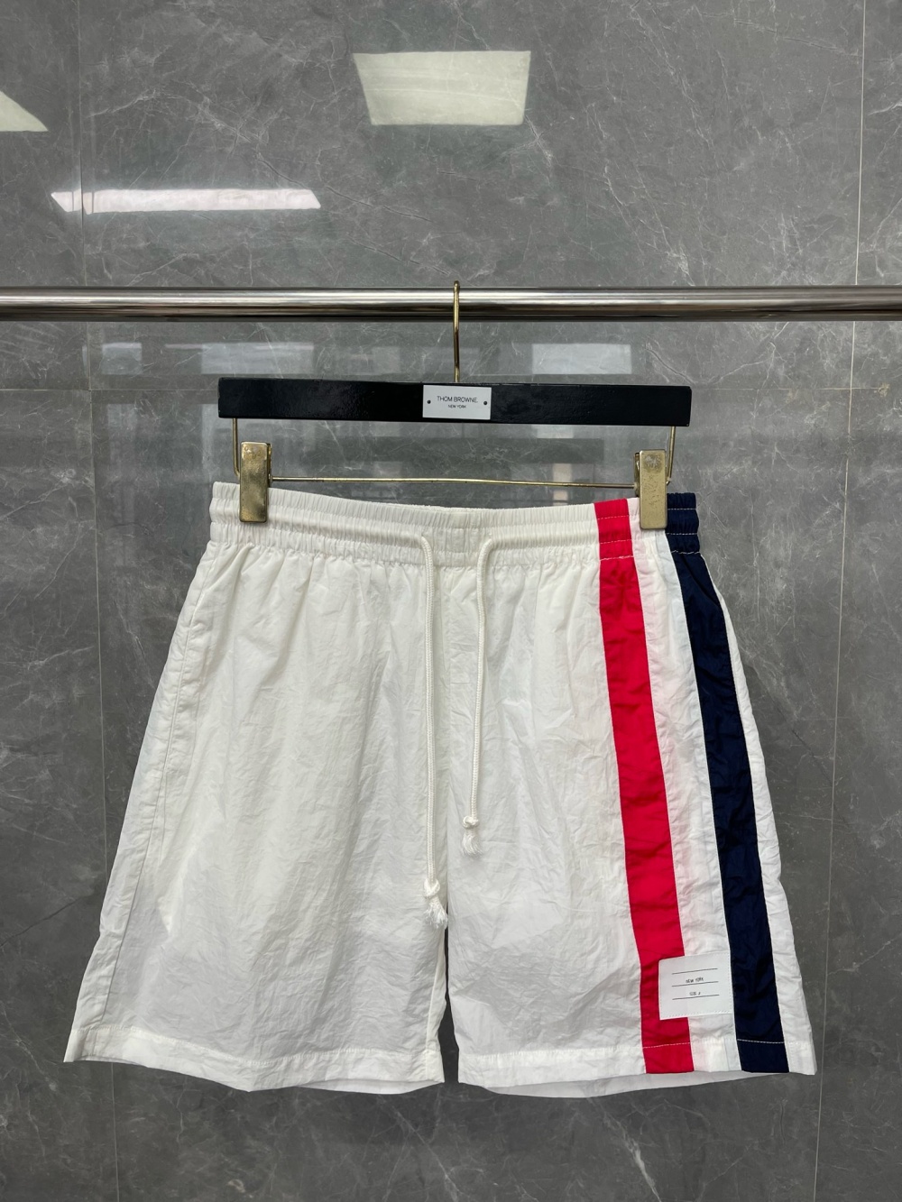 톰브라운 반바지 25SS D10563