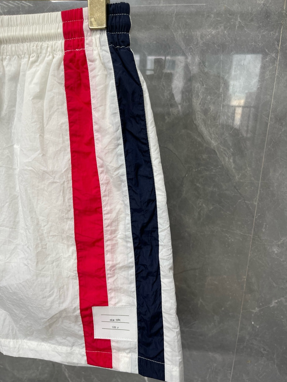 톰브라운 반바지 25SS D10563