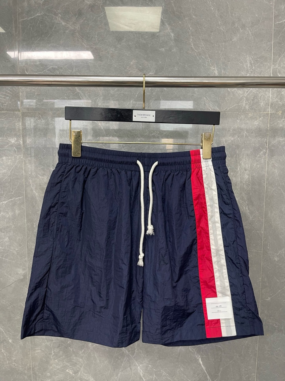 톰브라운 반바지 25SS D10563