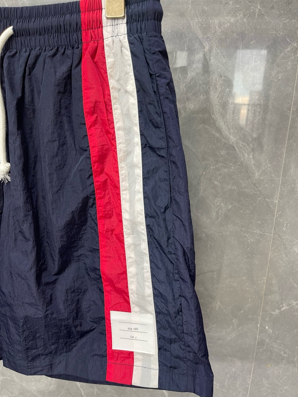 톰브라운 반바지 25SS D10563