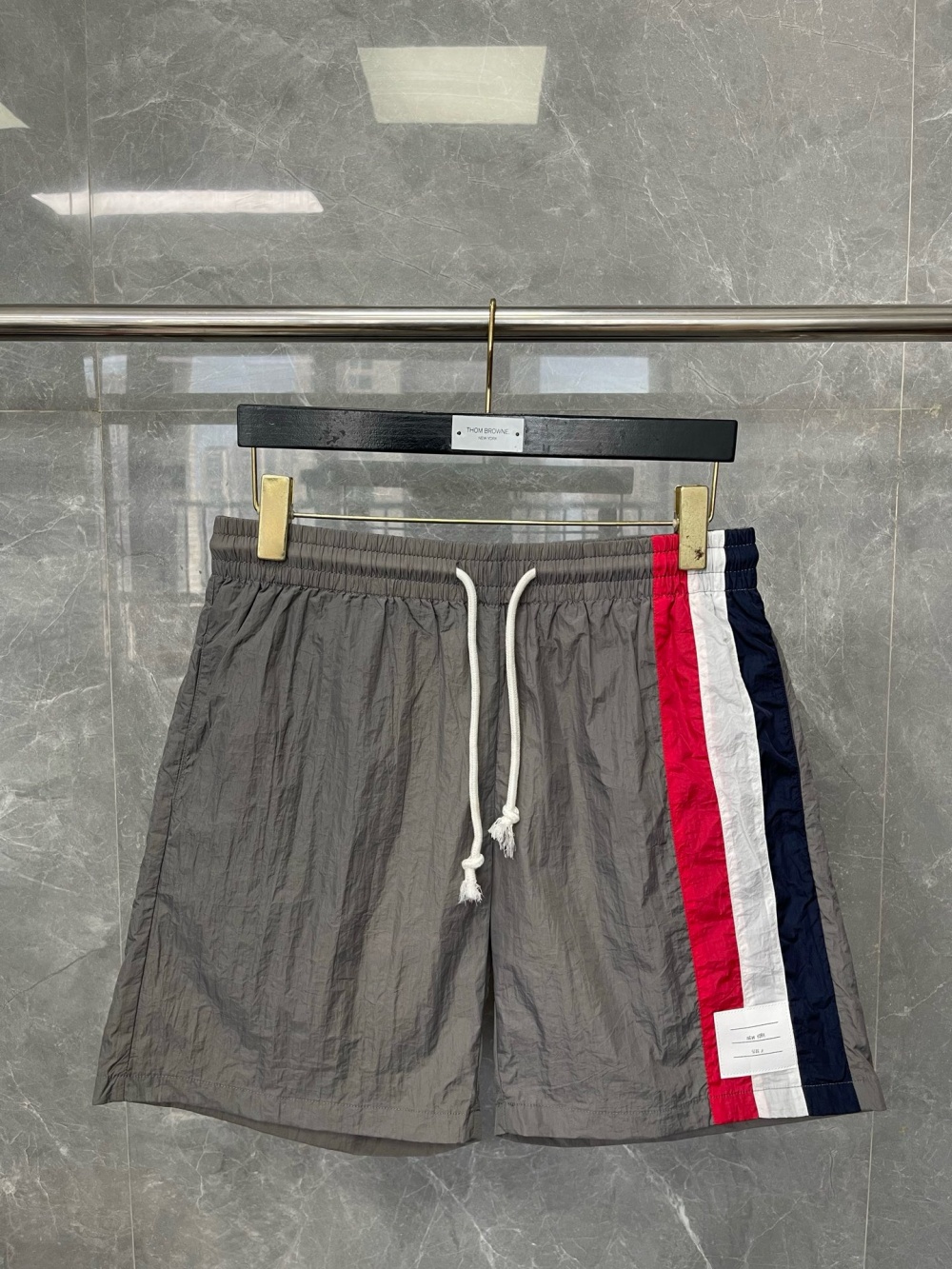 톰브라운 반바지 25SS D10563