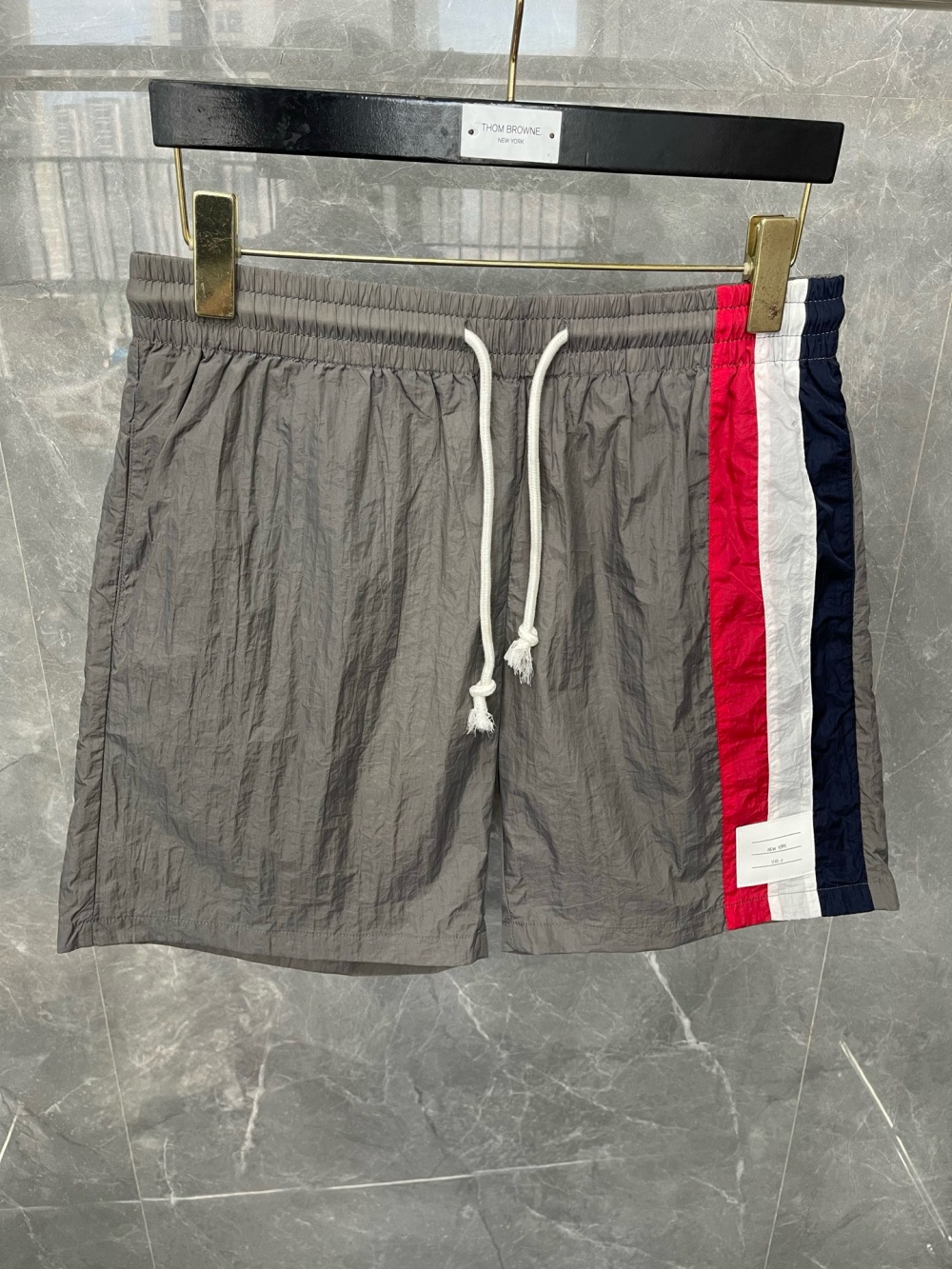 톰브라운 반바지 25SS D10563
