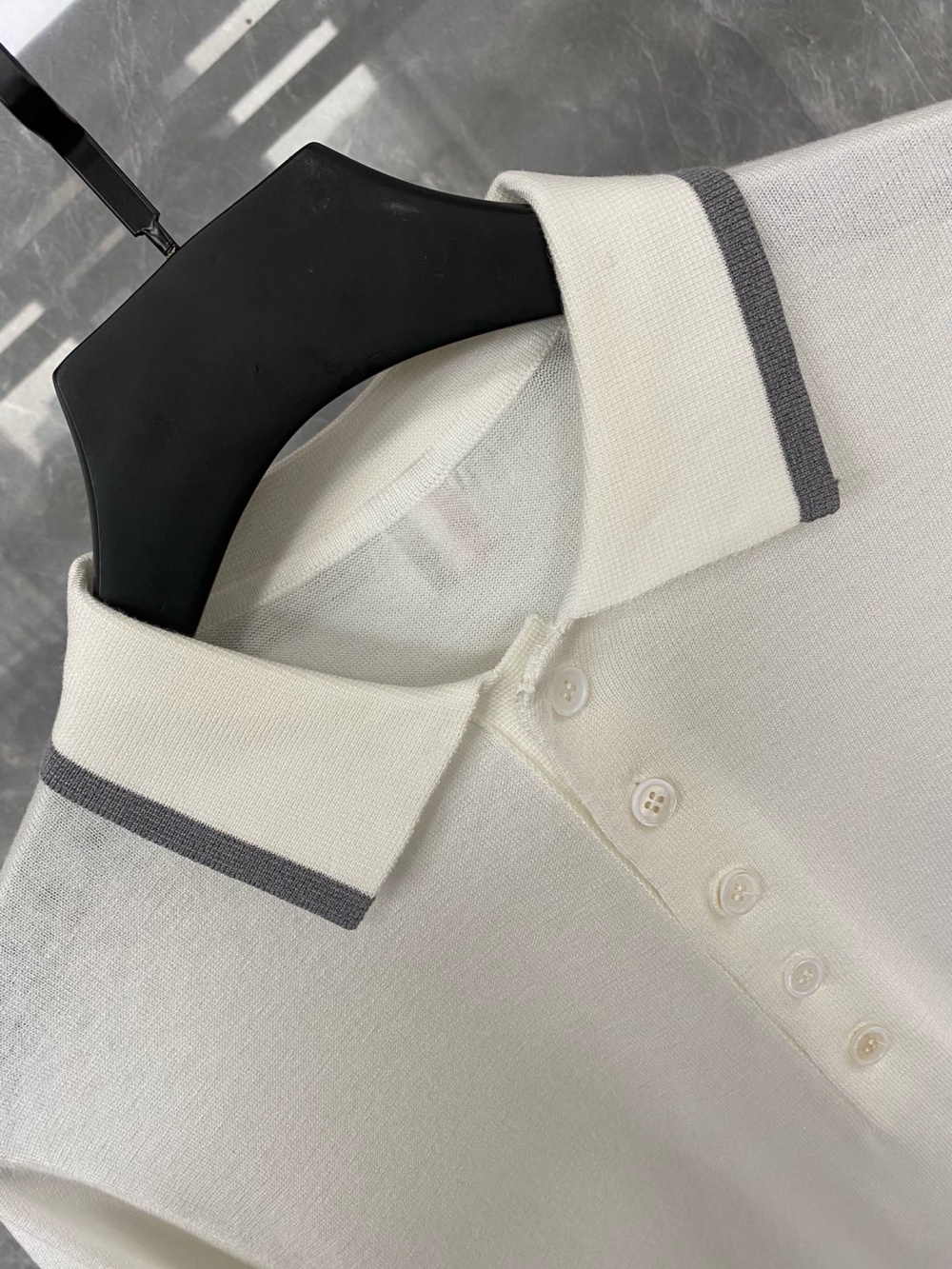 톰브라운 티셔츠 25SS D10565