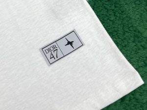 디올 티셔츠 25SS RA1087-2 - 이미지 9