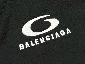 발렌시아가 티셔츠 25SS RA1098 - 이미지 7