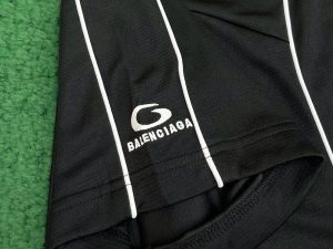 발렌시아가 티셔츠 25SS RA1098 - 이미지 5