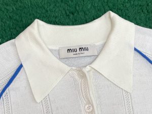 미우미우 티셔츠 25SS RA1101 - 이미지 7