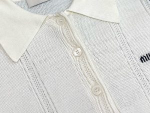 미우미우 티셔츠 25SS RA1101 - 이미지 5
