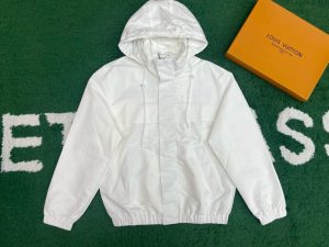 Alternative view of 루이비* 바람막이 25FW RA1102