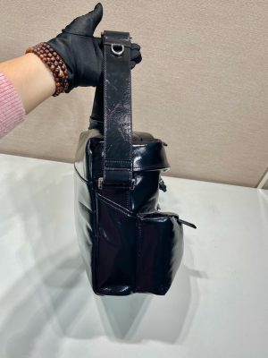 프라다 가죽 숄더백 2VD062 블랙 - 이미지 5