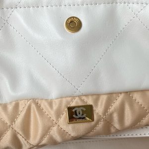 샤넬 22백 미디엄 AS3261 화이트 금장 - 이미지 8