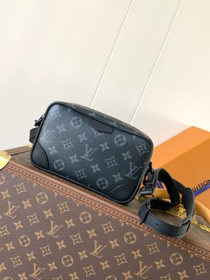 Alternative view of 루이비* 트로카데로 웨어러블 월릿 M14253