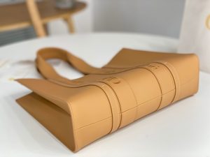 끌로에 우디백 라지 토트백 CHC23US382I60247-8 - 이미지 3