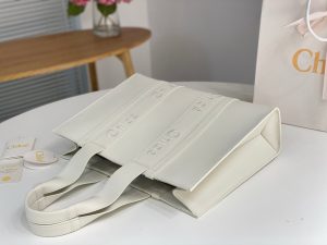 끌로에 우디백 라지 토트백 CHC23US382I60247-6