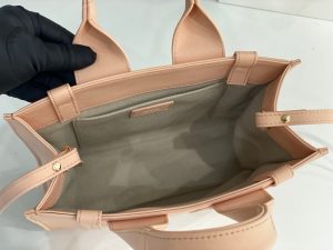 끌로에 우디백 미니 CHC22WS397I60247