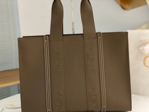 끌로에 우디백 라지 토트백 CHC23US382I60247-3