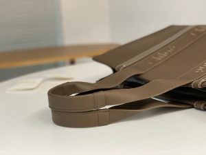 끌로에 우디백 라지 토트백 CHC23US382I60247-3