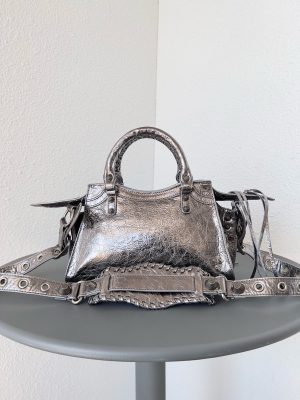 발렌시아가 네오 카골 XS 핸드백 700940210 메탈릭 실버