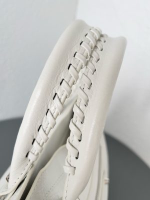 발렌시아가 르 시티백 미디엄 8230582 옵틱 화이트