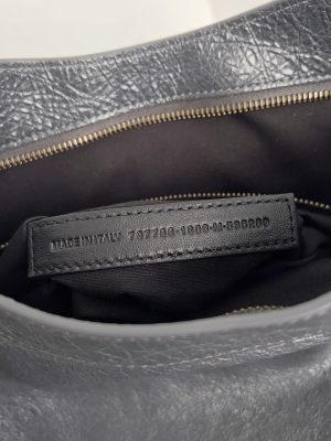 발렌시아가 르 시티백 미디엄 8230582 볼캐닉 록 - 이미지 9