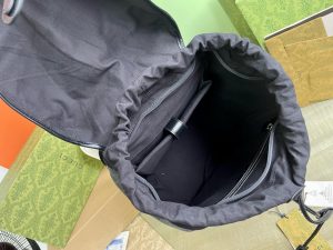 구찌 인터로킹 G 미디엄 백팩 696013 - 이미지 9