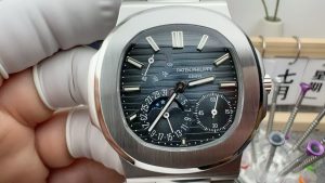 Patek Philippe Nautilus 5712/1A Blue Dial 40mm - 이미지 5