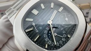 Patek Philippe Nautilus 5712/1A Blue Dial 40mm - 이미지 4
