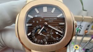 Patek Philippe Nautilus 5712/1R Chocolate Dial Rose 40mm - 이미지 3