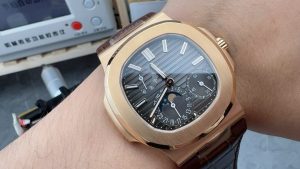 Patek Philippe Nautilus Moon Phase Rose Gold 5712R-001 - 이미지 3