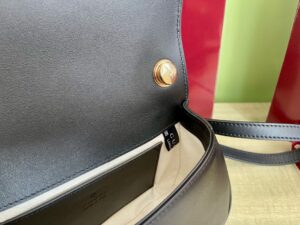 구찌 블론디 미니 숄더백 815700-4 - 이미지 6