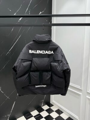 Alternative view of 발렌시아가 패딩 25FW 66ST450