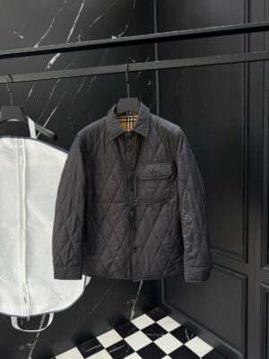 버버리 리버시블 퀼팅 자켓 25FW 66ST453
