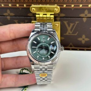 Alternative view of 로렉스 스카이드웰러 (Sky-Dweller) 326934 그린 다이얼 주빌레 5선