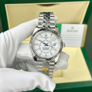 Alternative view of 로렉스 스카이드웰러 (Sky-Dweller) 326934 화이트 다이얼 주빌레 5선
