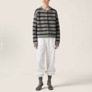 Alternative view of 미우미우 여성 가디건 25FW RA1204