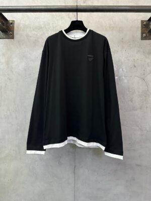 프라다 롱슬리브 티셔츠 25FW 66ST570