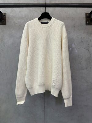 루이비* 자수 로고 니트 스웨터 25FW 66ST574