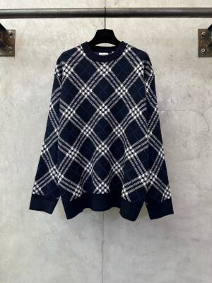 버버리 클래식 체크 자가드 니트 25FW 66ST575
