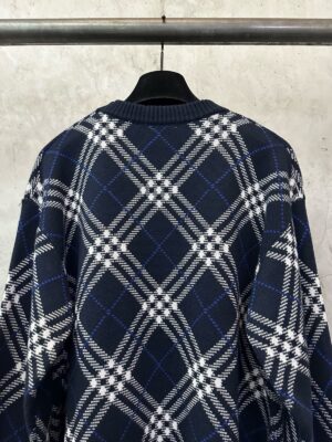 버버리 클래식 체크 자가드 니트 25FW 66ST575 - 이미지 6