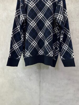 버버리 클래식 체크 자가드 니트 25FW 66ST575 - 이미지 5