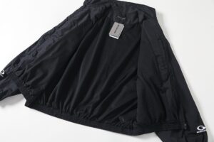 발렌시아가 바람막이 25FW 66ST507 - 이미지 3